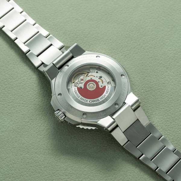Oris Aquis date Watermelon Green 01-733-7789-4158 8-23-04p